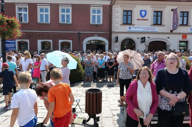 Jubileuszowa Msza św. na rynku w Myślenicach