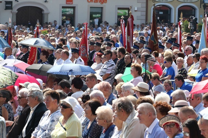 Jubileuszowa Msza św. na rynku w Myślenicach