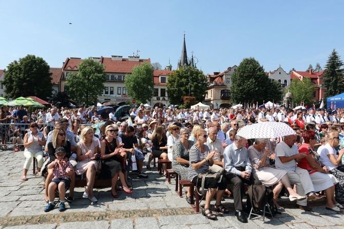 Jubileuszowa Msza św. na rynku w Myślenicach