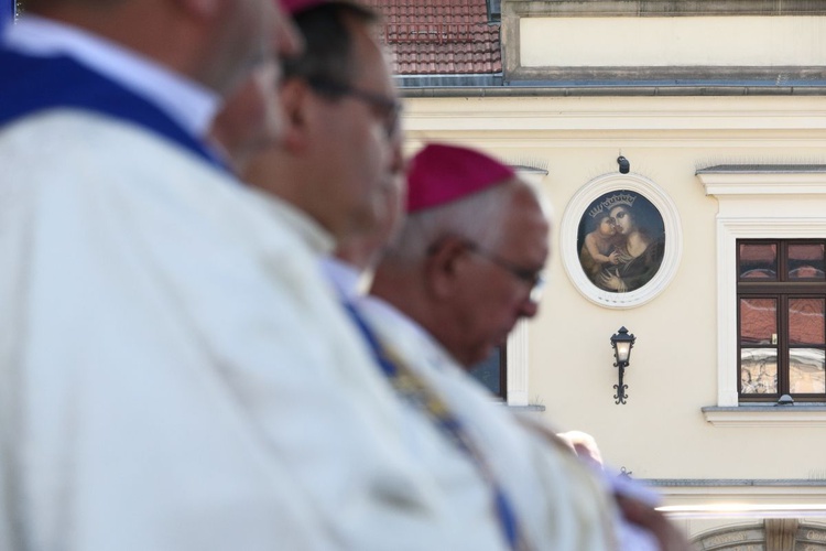 Jubileuszowa Msza św. na rynku w Myślenicach