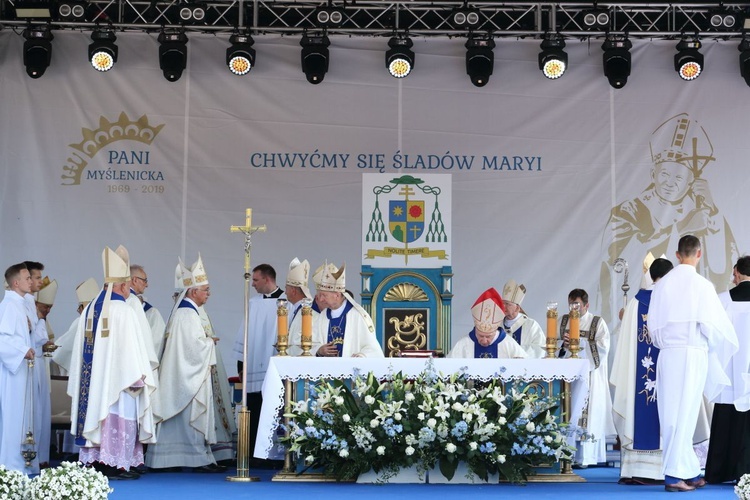 Jubileuszowa Msza św. na rynku w Myślenicach