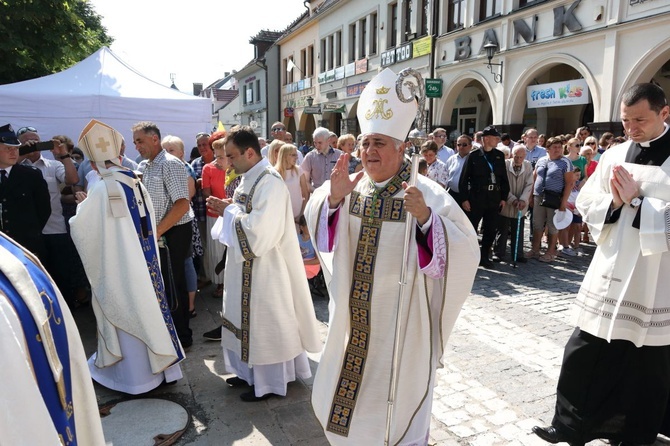 Jubileuszowa Msza św. na rynku w Myślenicach