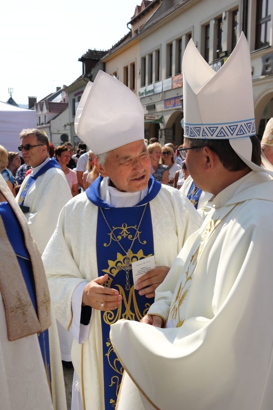 Jubileuszowa Msza św. na rynku w Myślenicach