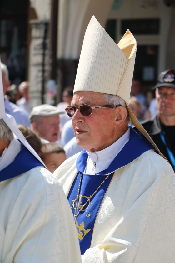 Jubileuszowa Msza św. na rynku w Myślenicach