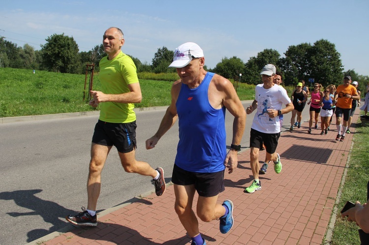 Tarnów - Częstochowa. Sztafeta biegowa