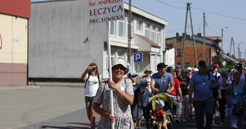 Po raz 2. wierni z Łęczycy i okolic wyruszyli w pielgrzymce do Świnic Warckich.