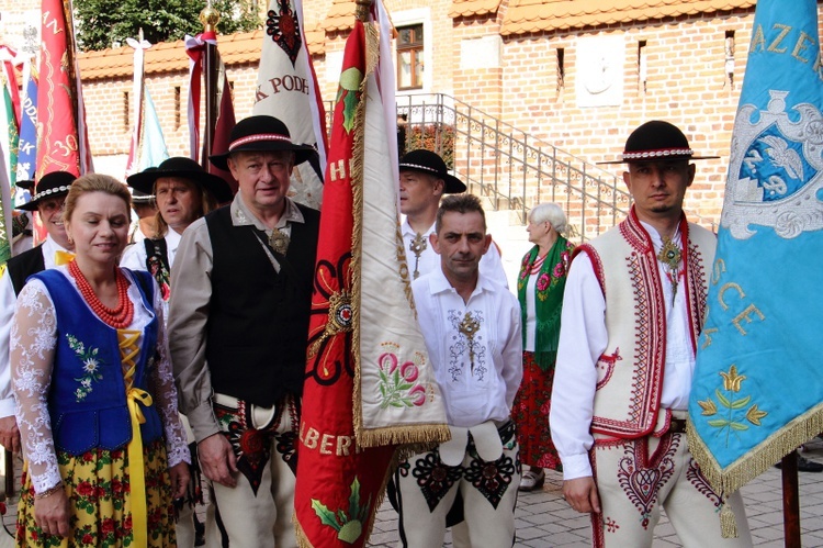 Msza św. na Wawelu i przemarsz z okazji 100-lecia Związku Podhalan