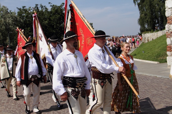 Msza św. na Wawelu i przemarsz z okazji 100-lecia Związku Podhalan