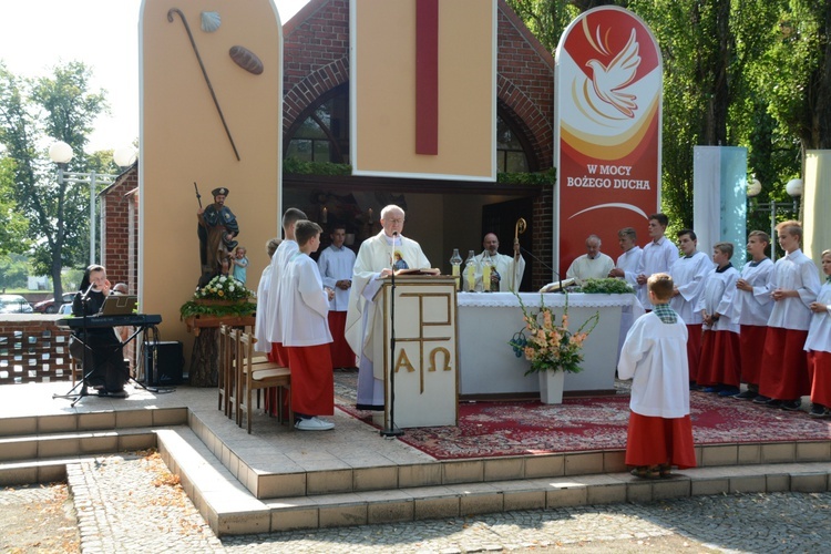 Dzieci u św. Rocha w Dobrzeniu Wielkim