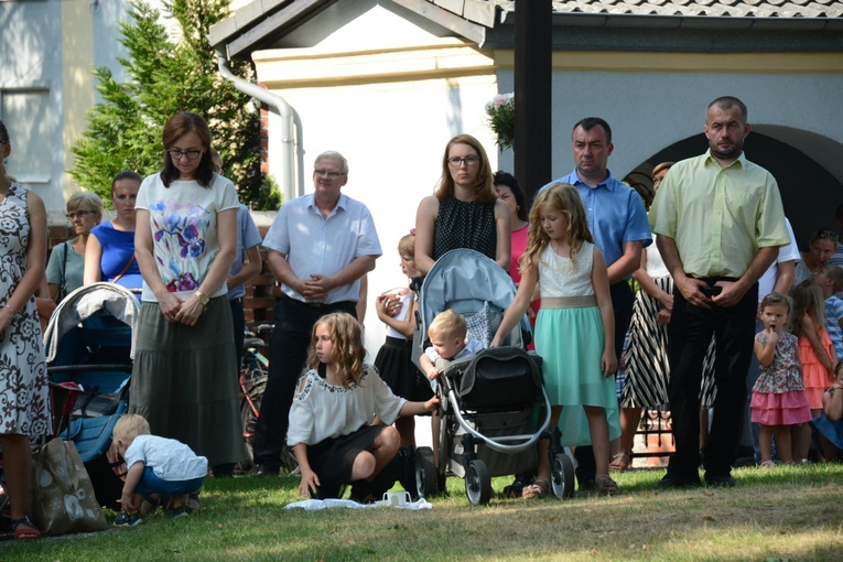 Dzieci u św. Rocha w Dobrzeniu Wielkim
