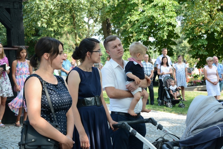 Dzieci u św. Rocha w Dobrzeniu Wielkim