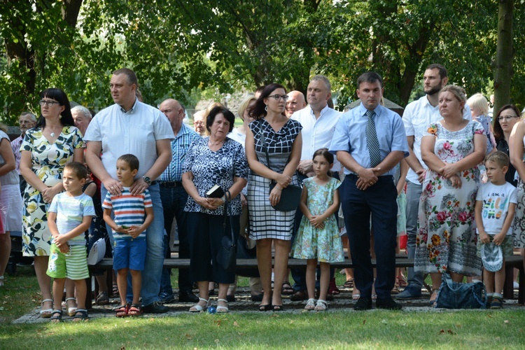 Dzieci u św. Rocha w Dobrzeniu Wielkim