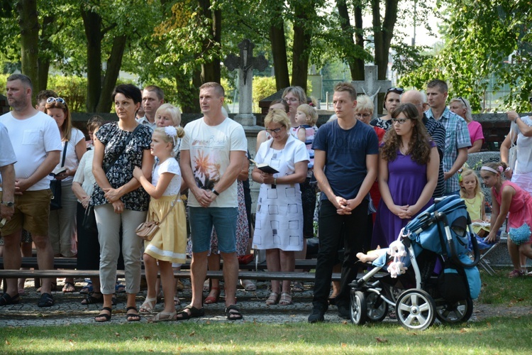 Dzieci u św. Rocha w Dobrzeniu Wielkim