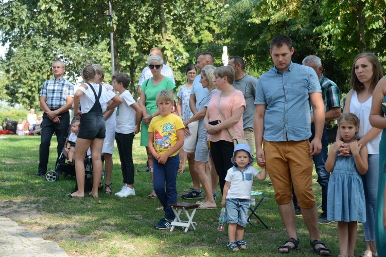 Dzieci u św. Rocha w Dobrzeniu Wielkim