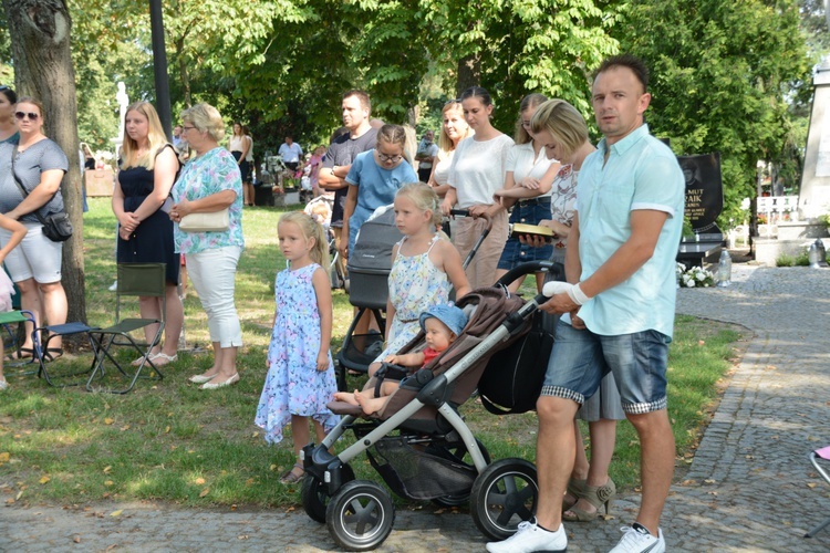 Dzieci u św. Rocha w Dobrzeniu Wielkim