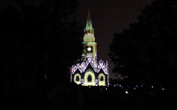 Mapping na kościele kalwaryjskim w Piekarach