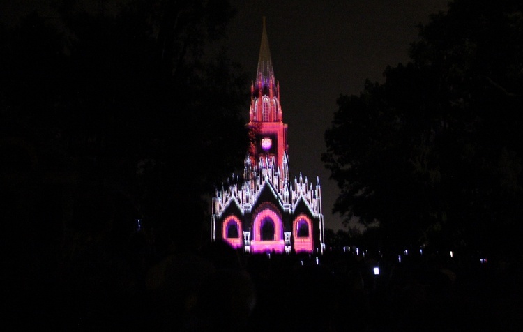 Mapping na kościele kalwaryjskim w Piekarach