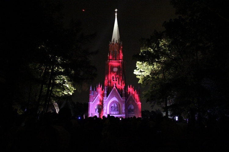 Mapping na kościele kalwaryjskim w Piekarach