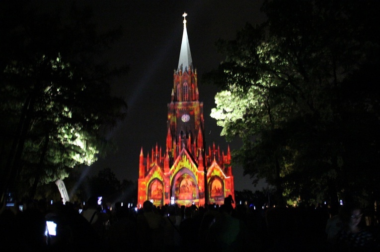 Mapping na kościele kalwaryjskim w Piekarach