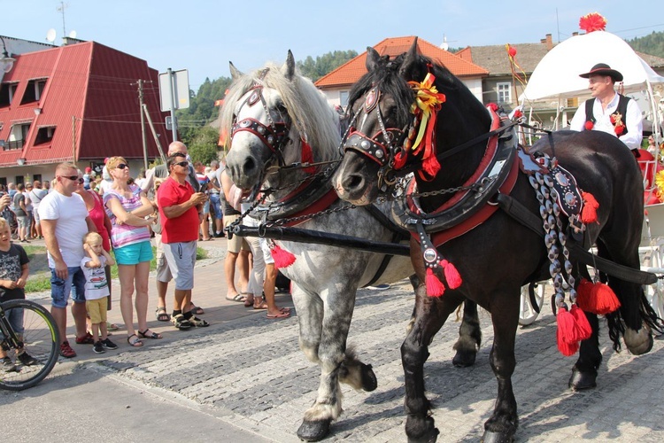 30. Jubileuszowe Dożynki Ekumeniczne w Brennej 2019 - korowód