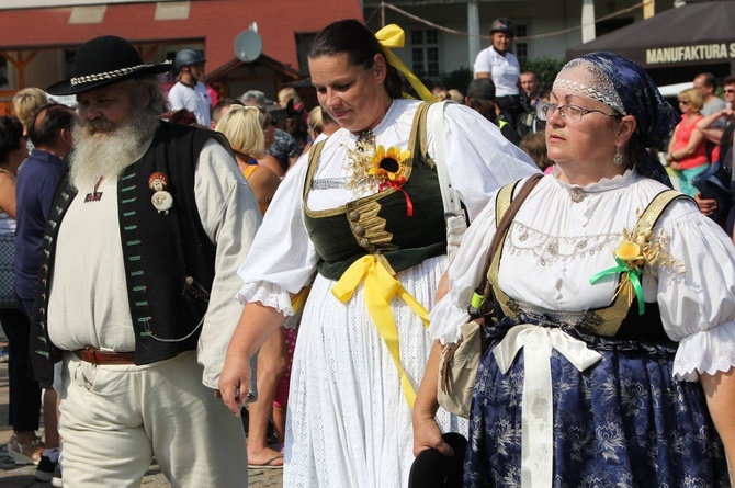 30. Jubileuszowe Dożynki Ekumeniczne w Brennej 2019 - korowód