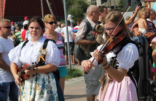 30. Jubileuszowe Dożynki Ekumeniczne w Brennej 2019 - korowód