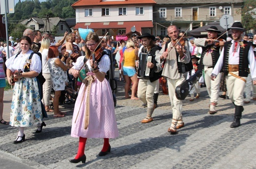 30. Jubileuszowe Dożynki Ekumeniczne w Brennej 2019 - korowód