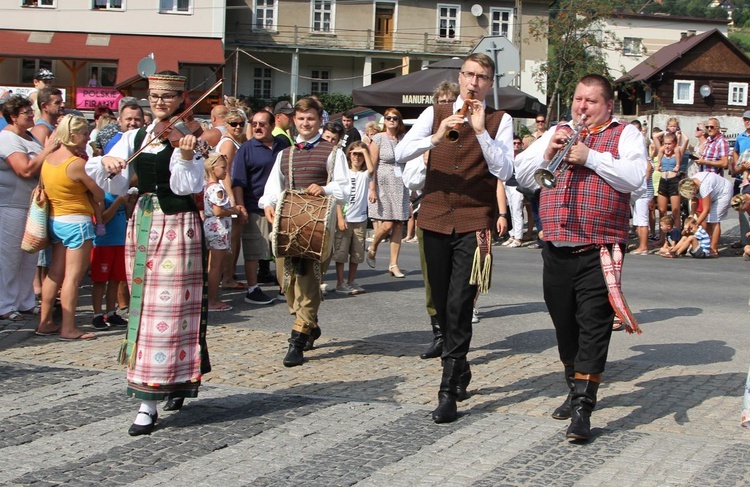 30. Jubileuszowe Dożynki Ekumeniczne w Brennej 2019 - korowód