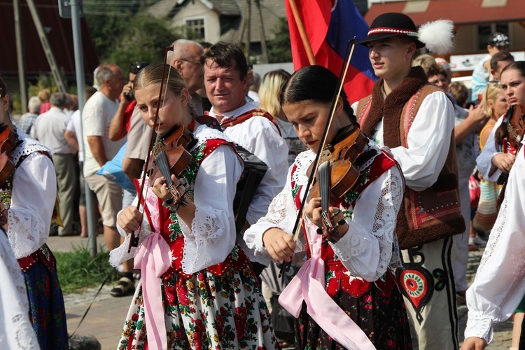 30. Jubileuszowe Dożynki Ekumeniczne w Brennej 2019 - korowód