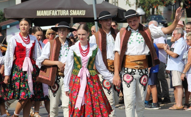 30. Jubileuszowe Dożynki Ekumeniczne w Brennej 2019 - korowód