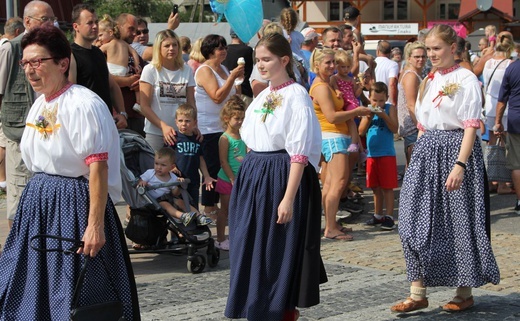 30. Jubileuszowe Dożynki Ekumeniczne w Brennej 2019 - korowód