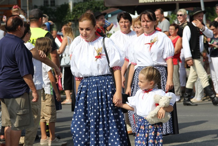 30. Jubileuszowe Dożynki Ekumeniczne w Brennej 2019 - korowód