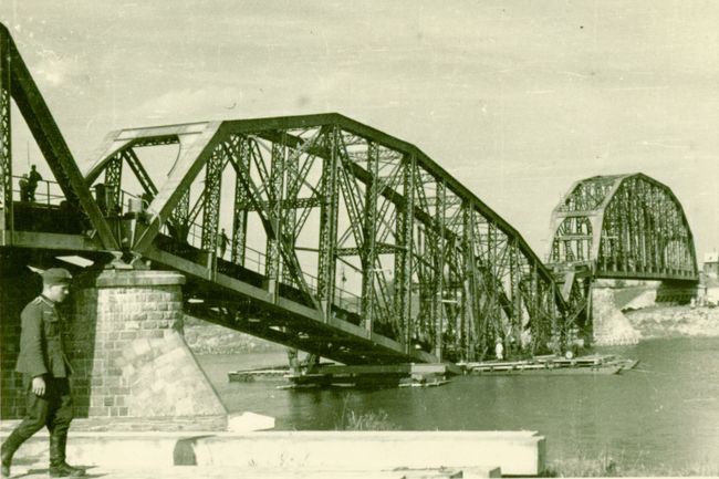 Rozwadów. Zniszczony most na Sanie.