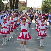 	Niżańskie mażoretki były ozdobą gminnego święta.