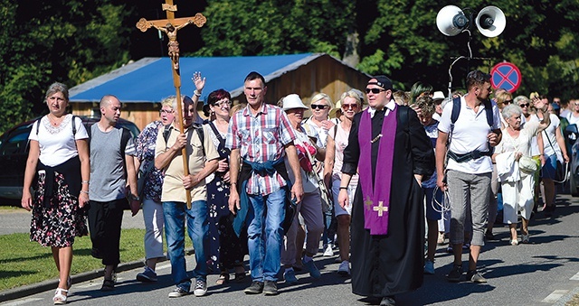 Tradycyjnie na odpust przybyły piesze pielgrzymki.