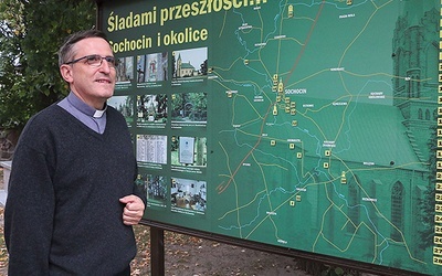 – Z tą mapą można trafić do ciekawych i ważnych miejsc nad Wkrą w okolicach Płońska – zachęca ks. Czesław Stolarczyk.