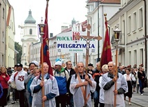 	Co roku 6 września rano budzą Płock odgłosy bębna i śpiew pielgrzymów zdążających do Skępego. Jest to zawsze wzruszający moment, uświęcony tradycją wielu pokoleń płocczan.