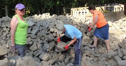 Budynek Centrum Turystyczno-Pielgrzymkowego na Górze Chełmskiej