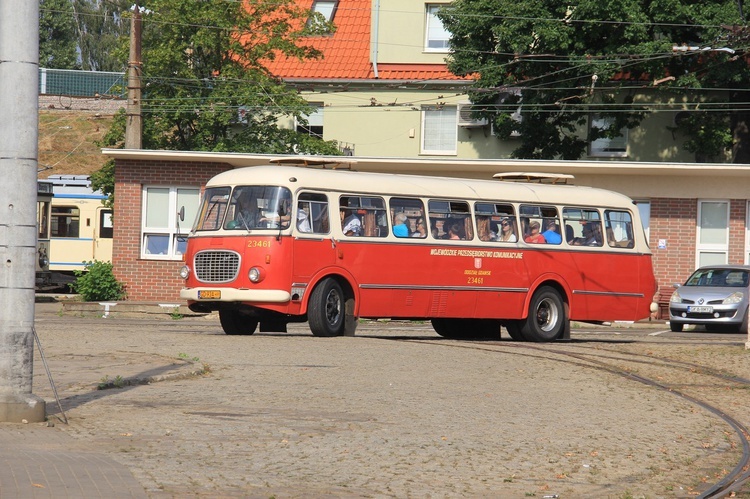 Śladami Sierpnia '80 w zabytkowym "ogórku" 