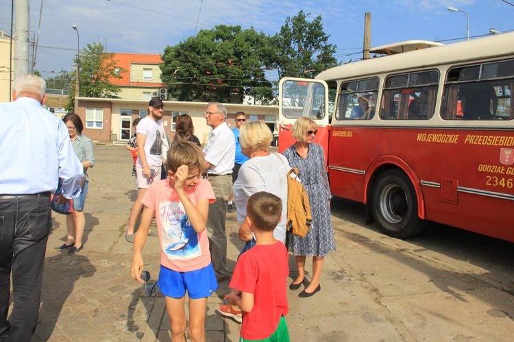 Śladami Sierpnia '80 w zabytkowym "ogórku" 