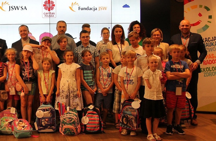 "Tornister pełen uśmiechów" - Fundacja Jastrzębskiej Spółki Węglowej dla Caritas