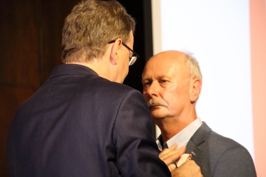 Krzyże Wolności i Solidarności w Sali BHP