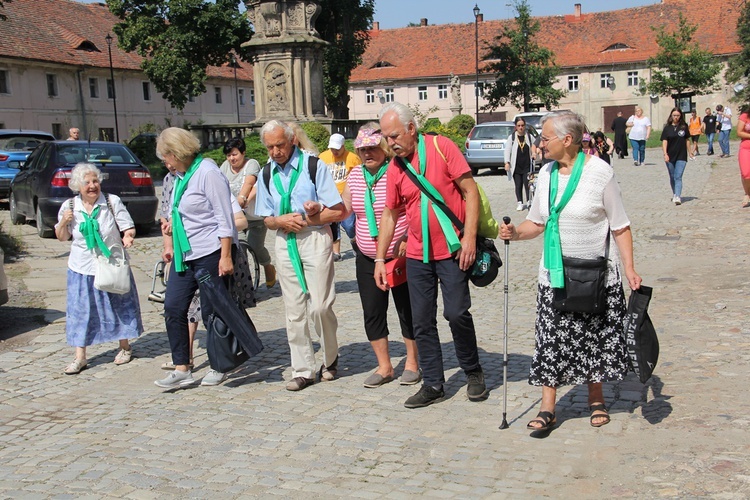 10. Pielgrzymka chorych, niepełnosprawnych i ich opiekunów do Henrykowa