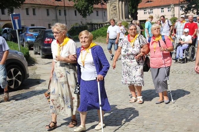 10. Pielgrzymka chorych, niepełnosprawnych i ich opiekunów do Henrykowa