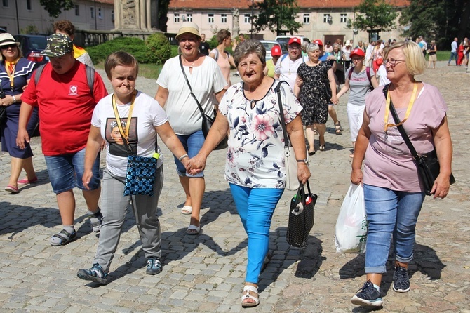 10. Pielgrzymka chorych, niepełnosprawnych i ich opiekunów do Henrykowa