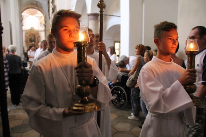 10. Pielgrzymka chorych, niepełnosprawnych i ich opiekunów do Henrykowa