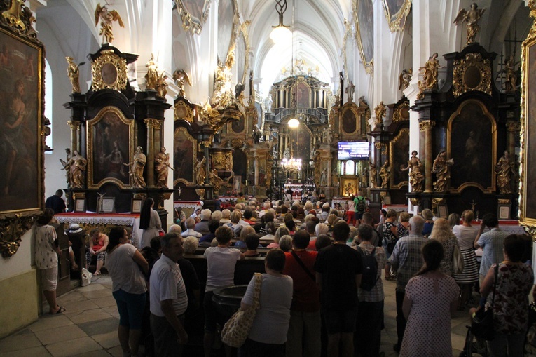 10. Pielgrzymka chorych, niepełnosprawnych i ich opiekunów do Henrykowa