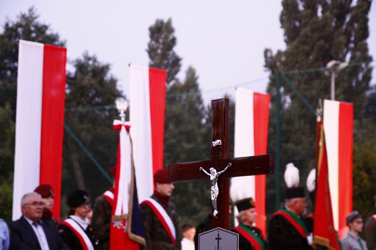 Apel Pamięci nad grobami westerplatczyków w Gliwicach