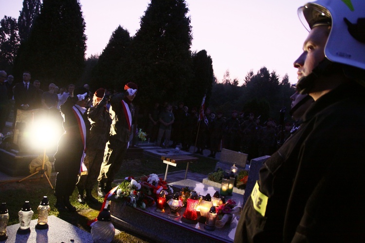 Apel Pamięci nad grobami westerplatczyków w Gliwicach