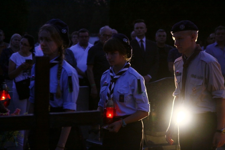 Apel Pamięci nad grobami westerplatczyków w Gliwicach